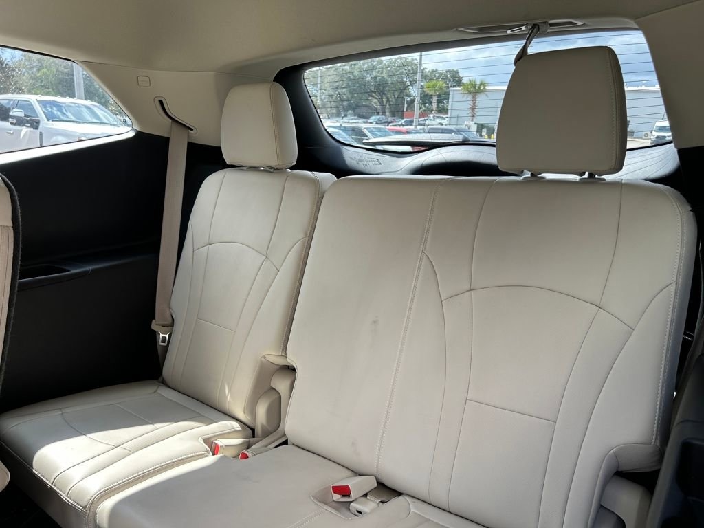 Used 2023 Buick Enclave Essence image 13