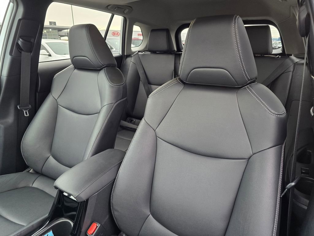 Used 2024 Toyota Corolla Cross XLE w/ Convenience Package image 24
