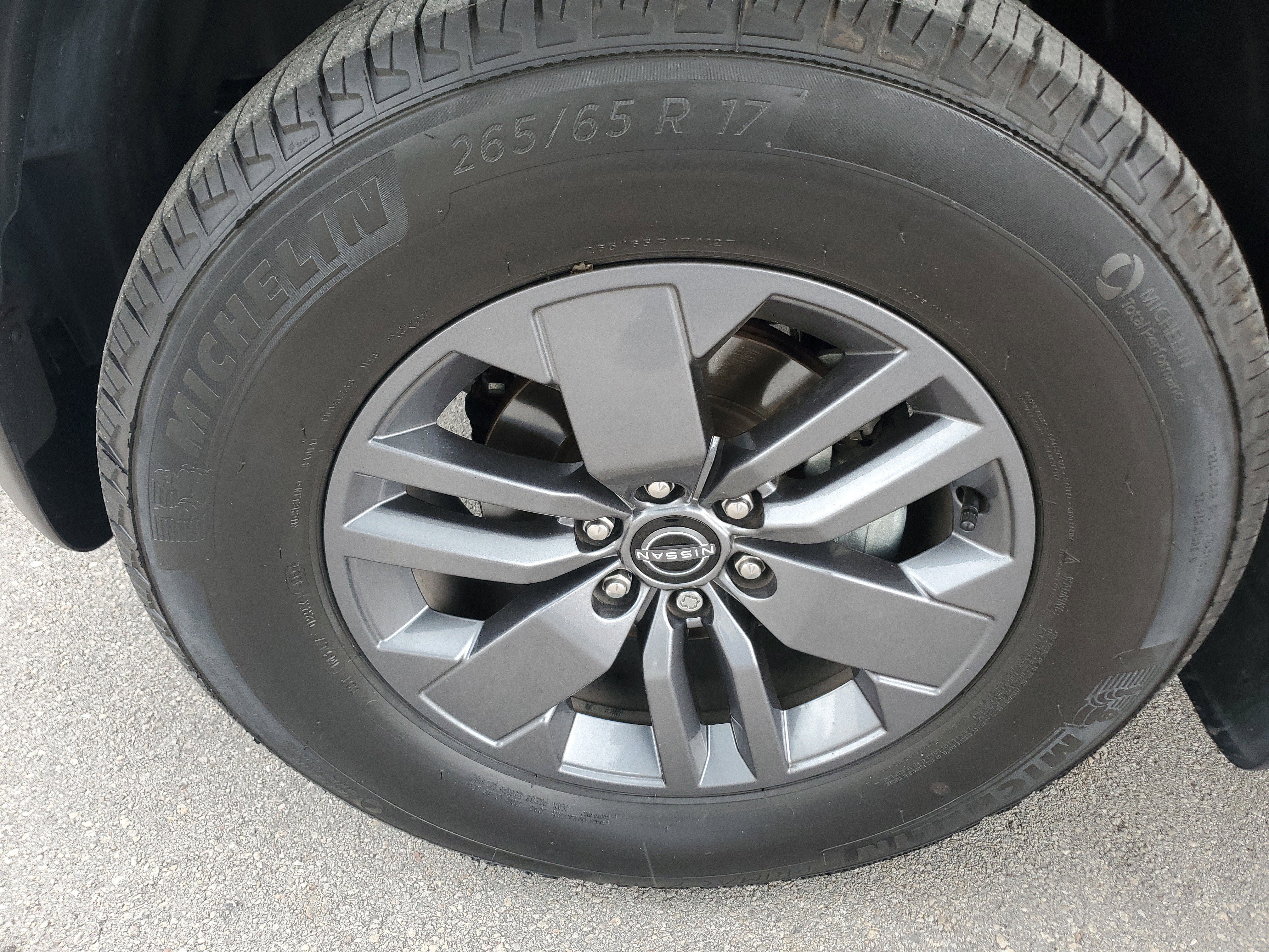 Used 2025 Nissan Frontier SV image 29