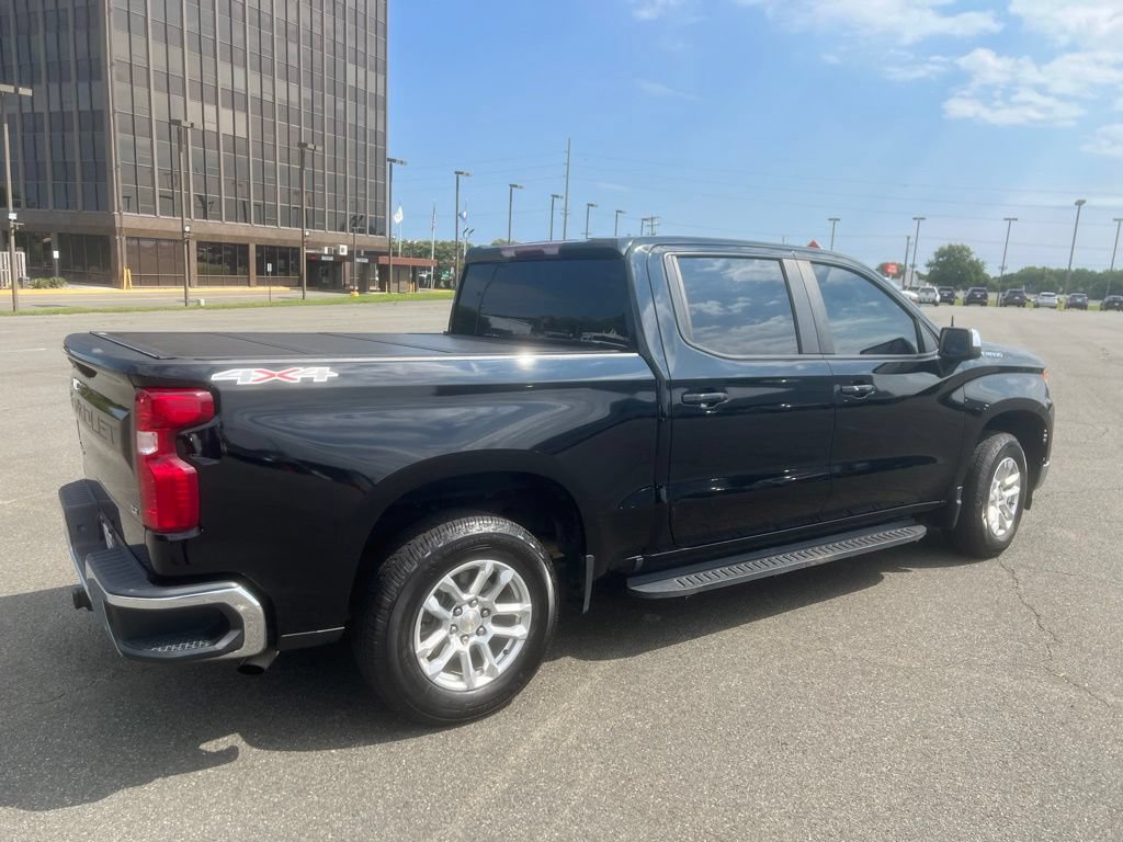 Used 2023 Chevrolet Silverado 1500 LT AWD/4WD image 3