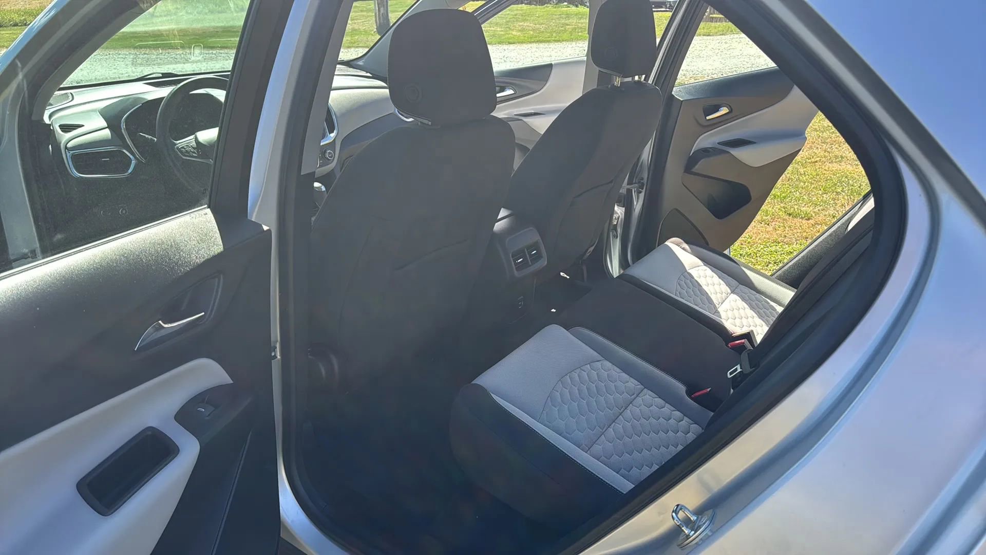 Used 2019 Chevrolet Equinox LS AWD/4WD image 14