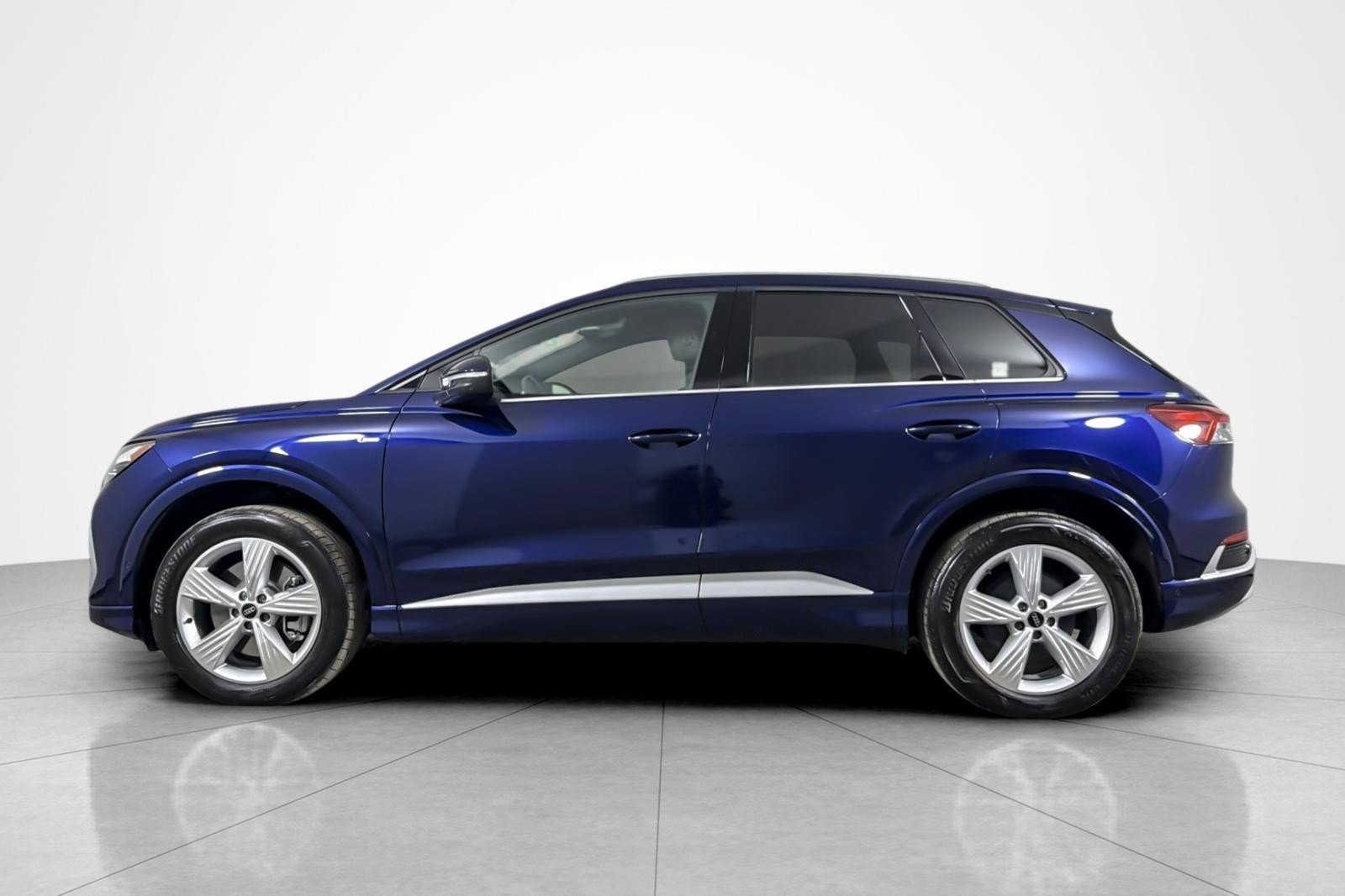Used 2024 Audi Q4 e-tron Premium Plus AWD/4WD image 2