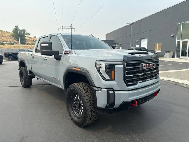 Used 2024 GMC Sierra 2500 AT4 AWD/4WD image 2