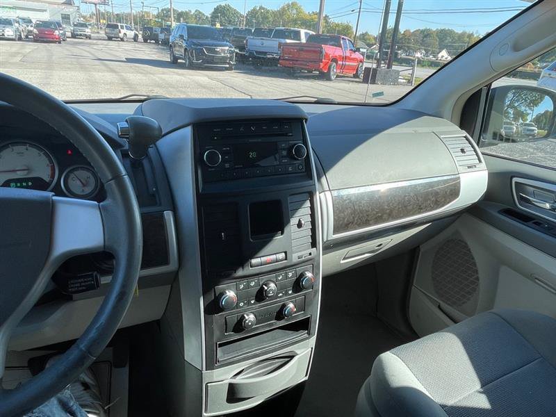 Used 2009 Dodge Grand Caravan SXT FWD image 13