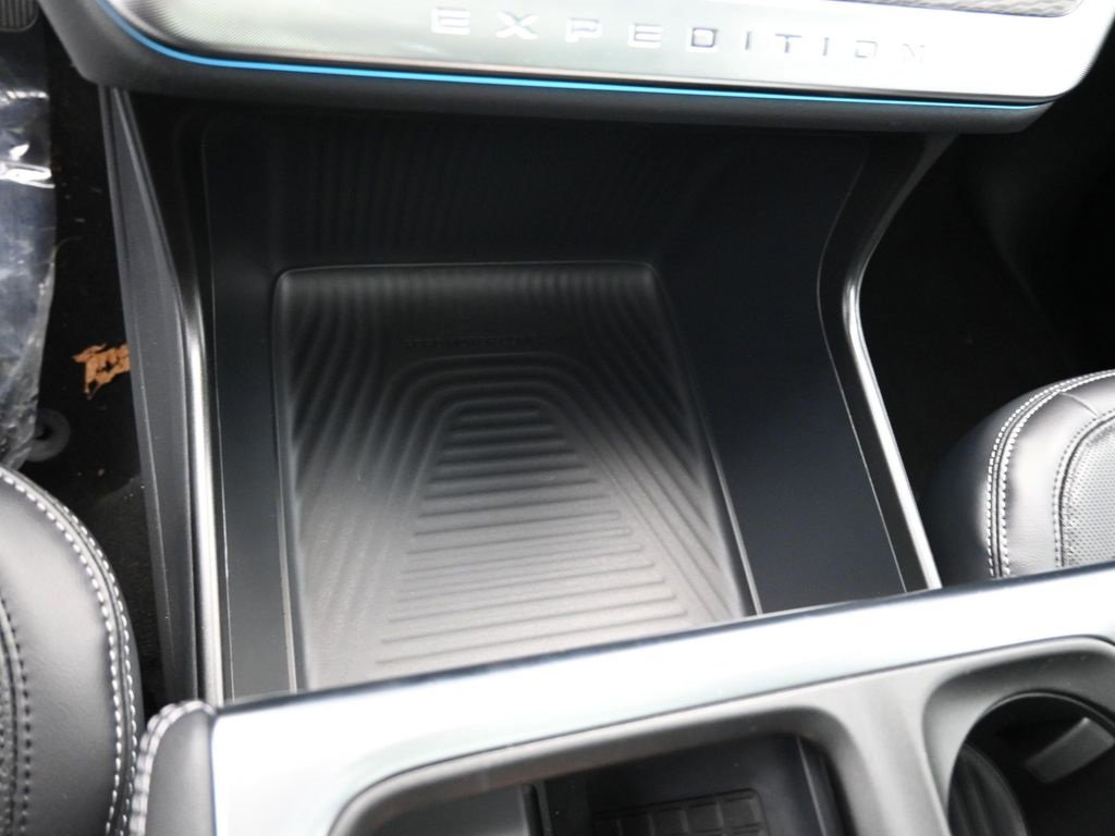 New 2025 Ford Expedition Max Platinum w/ Stealth Performance Package image 17