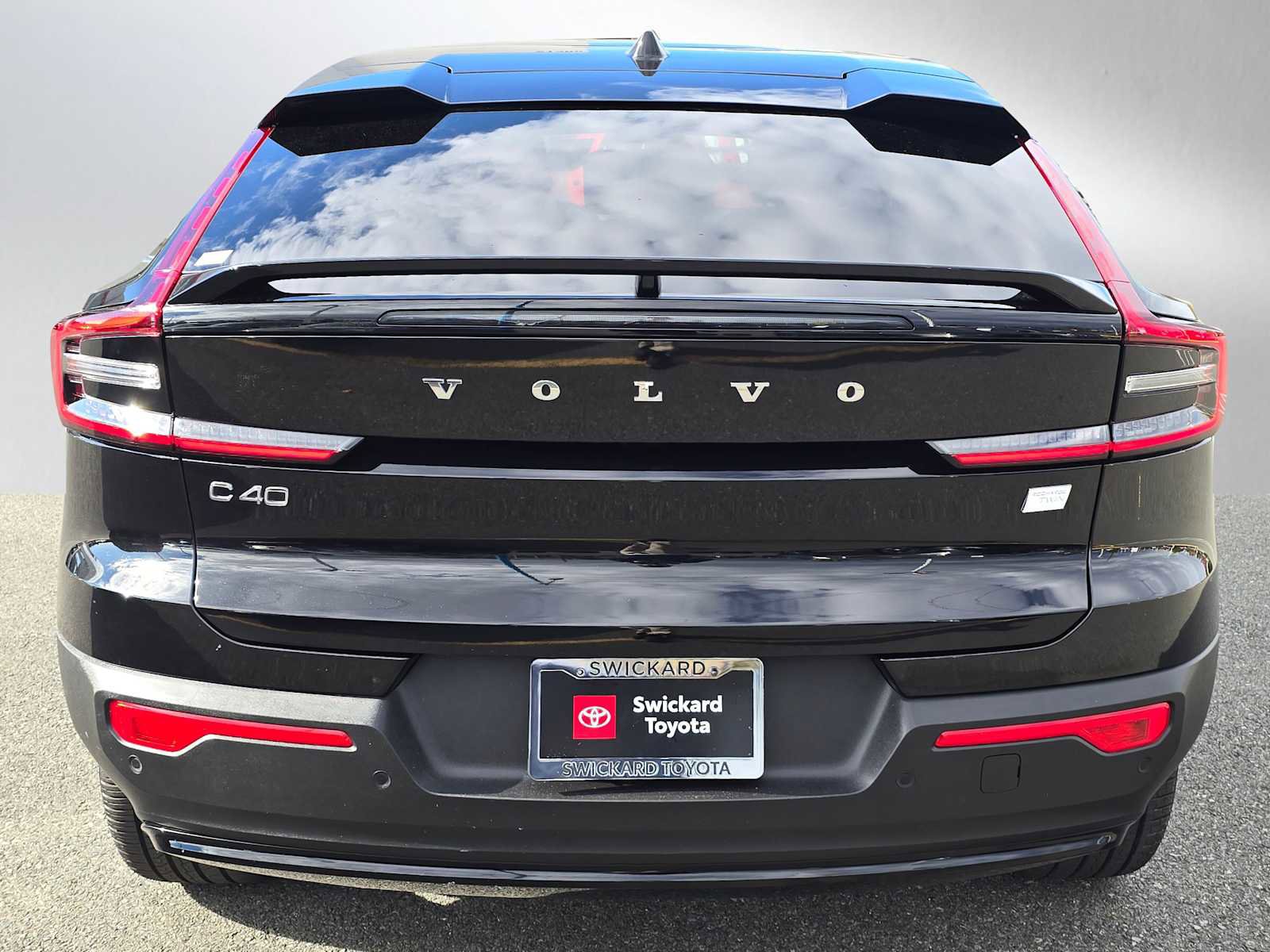 Used 2023 Volvo C40 P8 Recharge Ultimate image 5