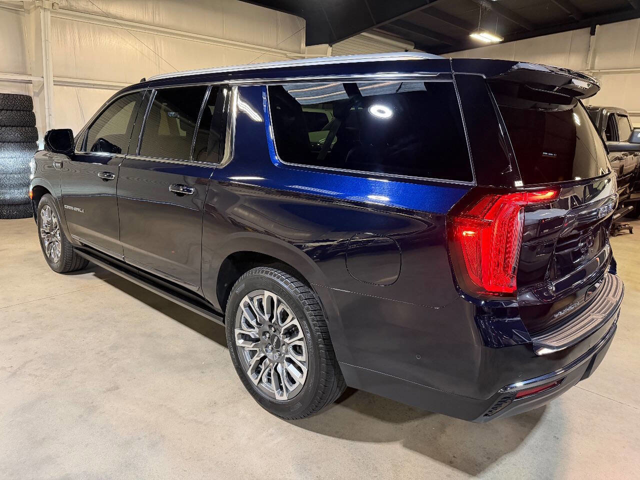 Used 2023 GMC Yukon XL Denali Ultimate image 2