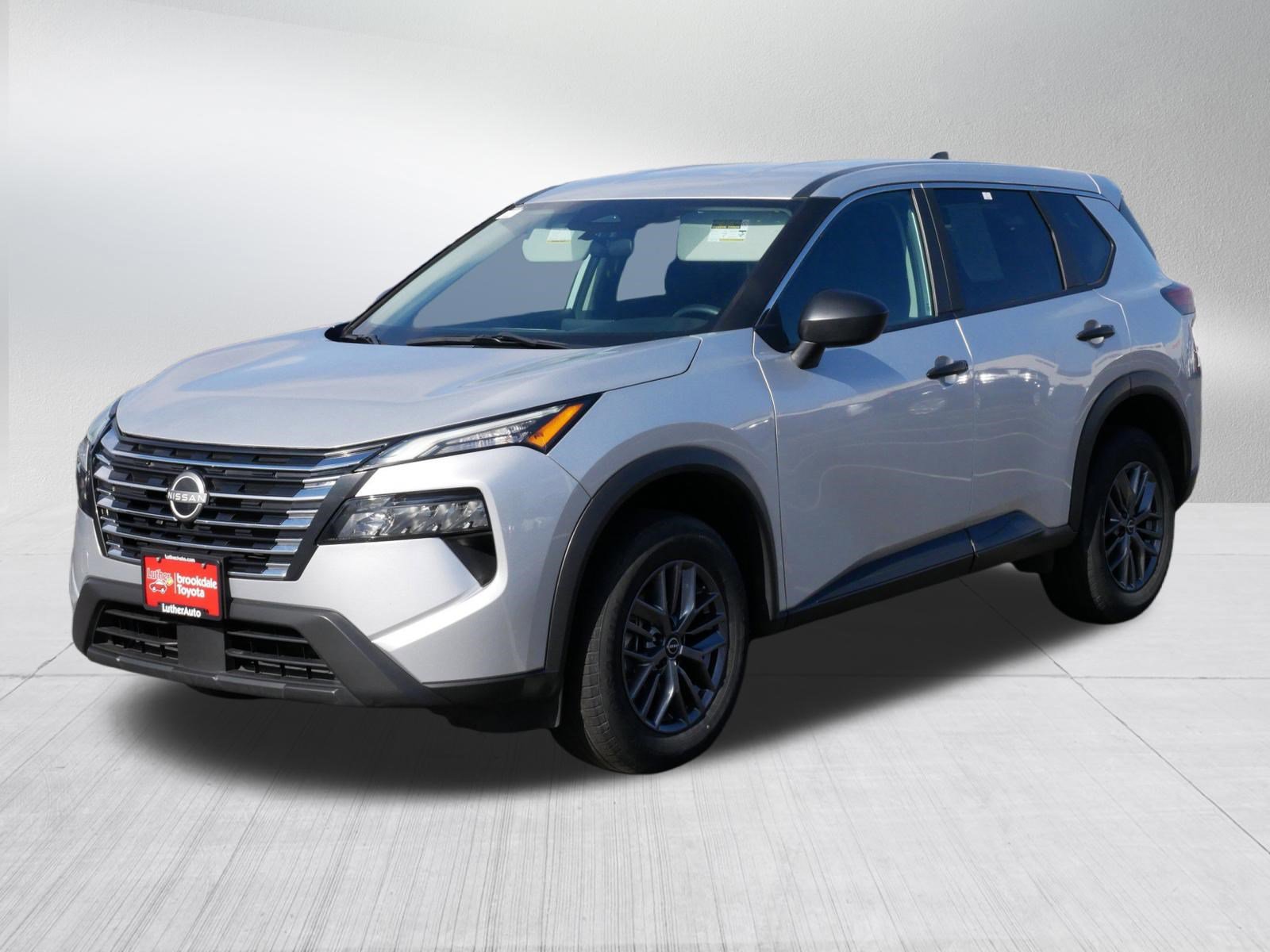 Used 2024 Nissan Rogue S image 3