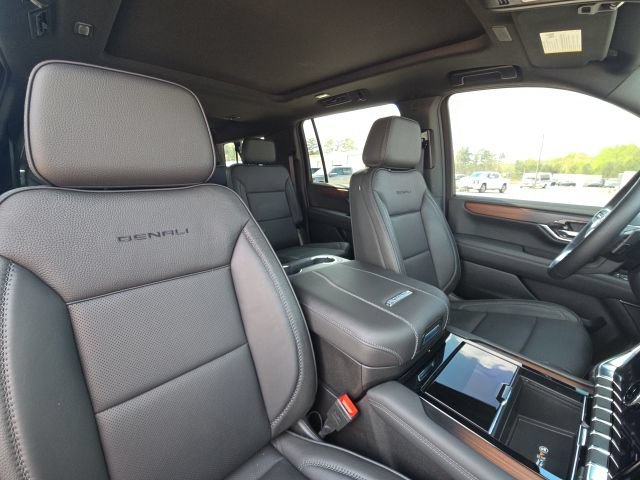 Used 2026 GMC Yukon XL Denali w/ Sun & Power Step Package AWD/4WD image 23