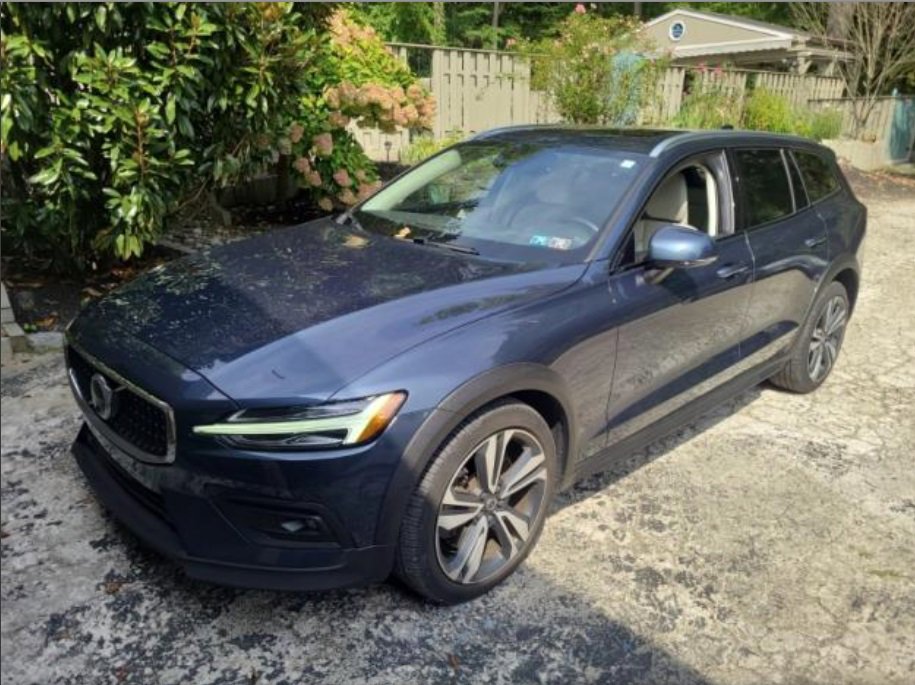 Used 2023 Volvo V60 B5 Cross Country Plus w/ Protection Package Premier image 5