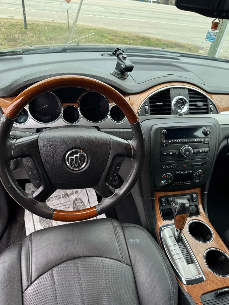 Used 2011 Buick Enclave CXL image 22