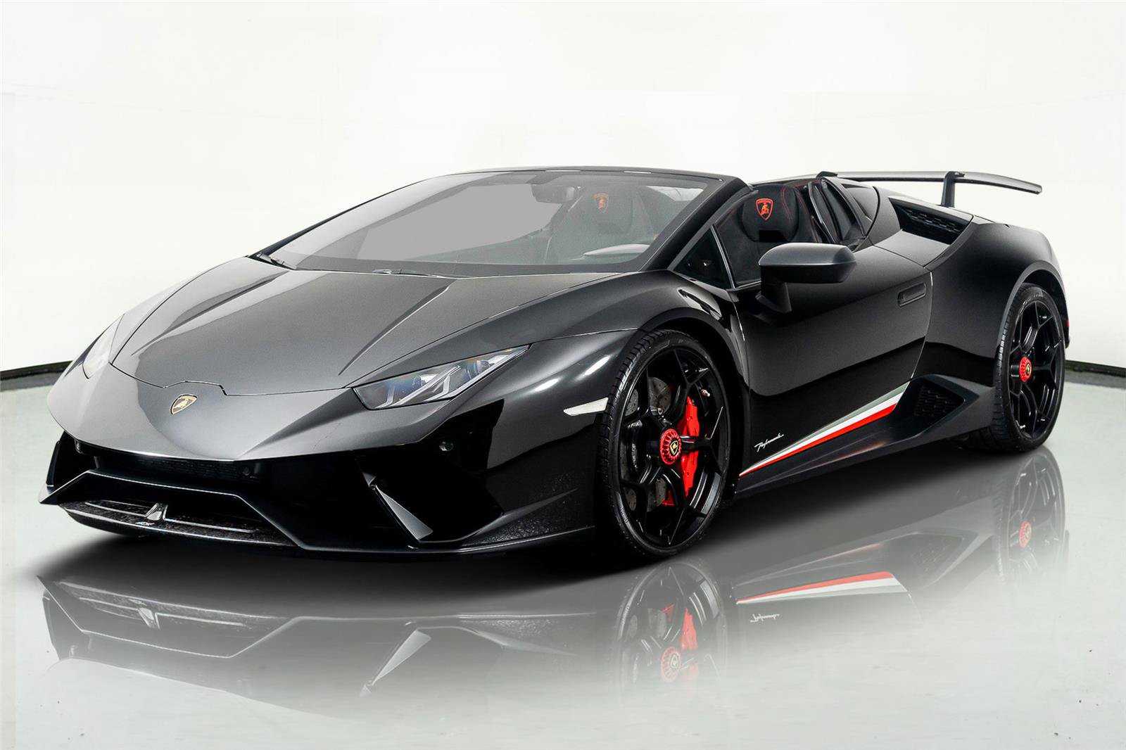 Used 2018 Lamborghini Huracan Performante AWD/4WD image 22