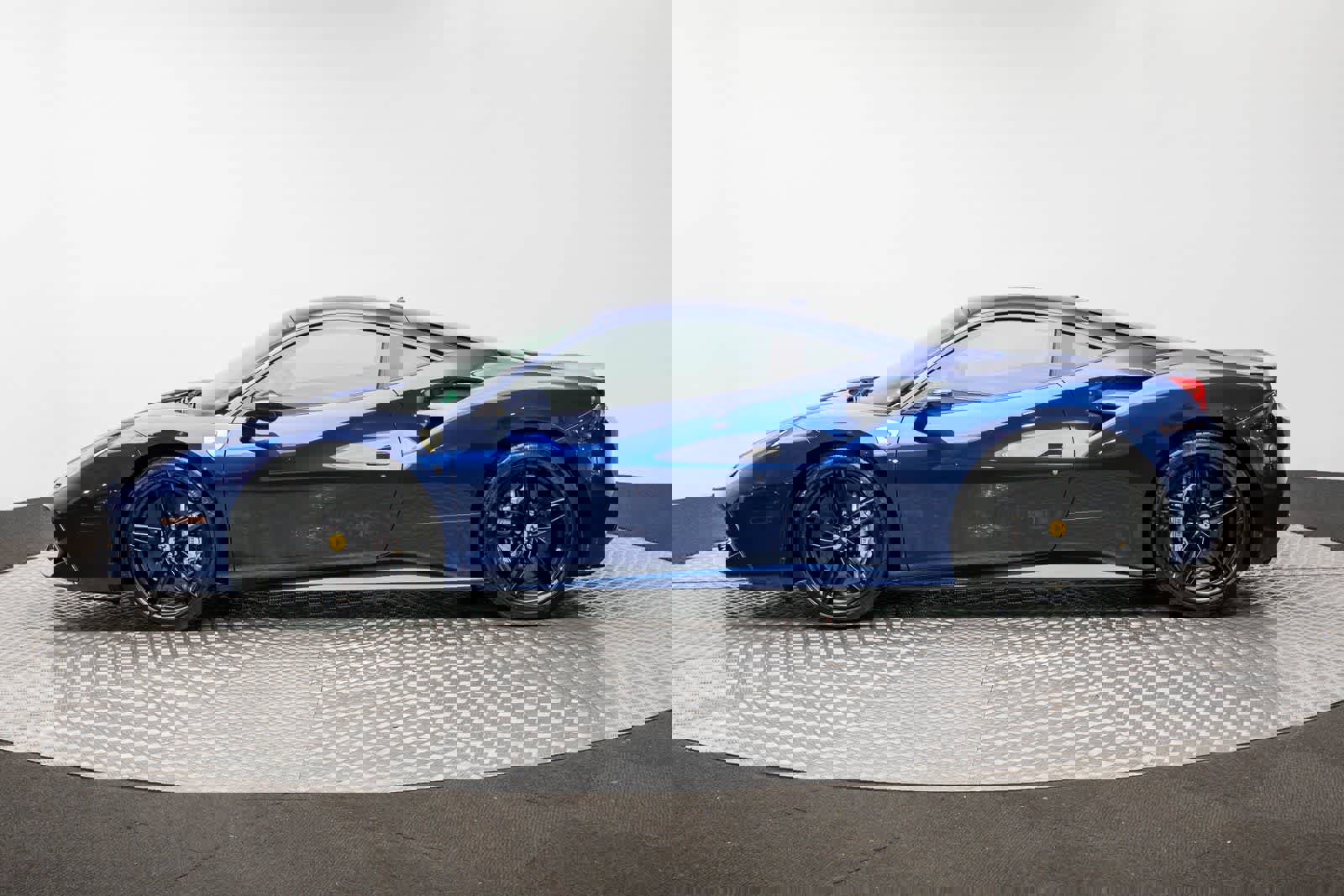 Used 2018 Ferrari 488 GTB image 3