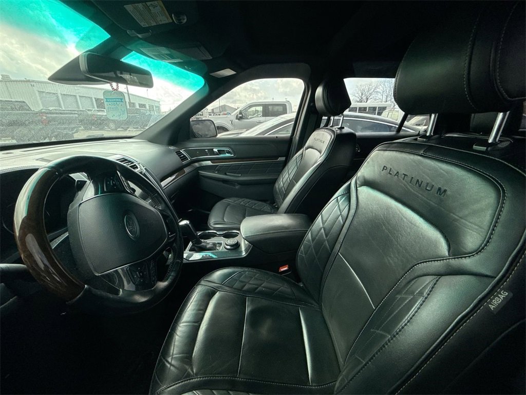 Used 2017 Ford Explorer Platinum image 9