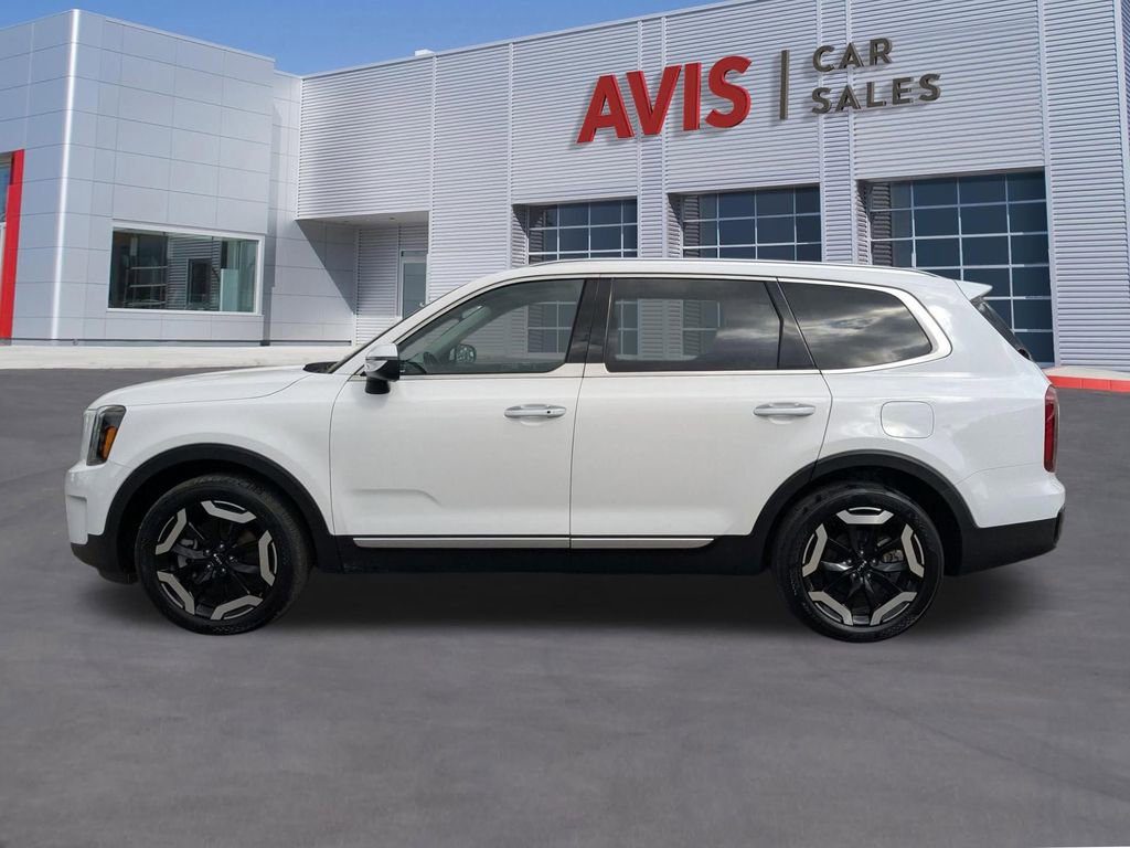 Used 2025 Kia Telluride S image 2