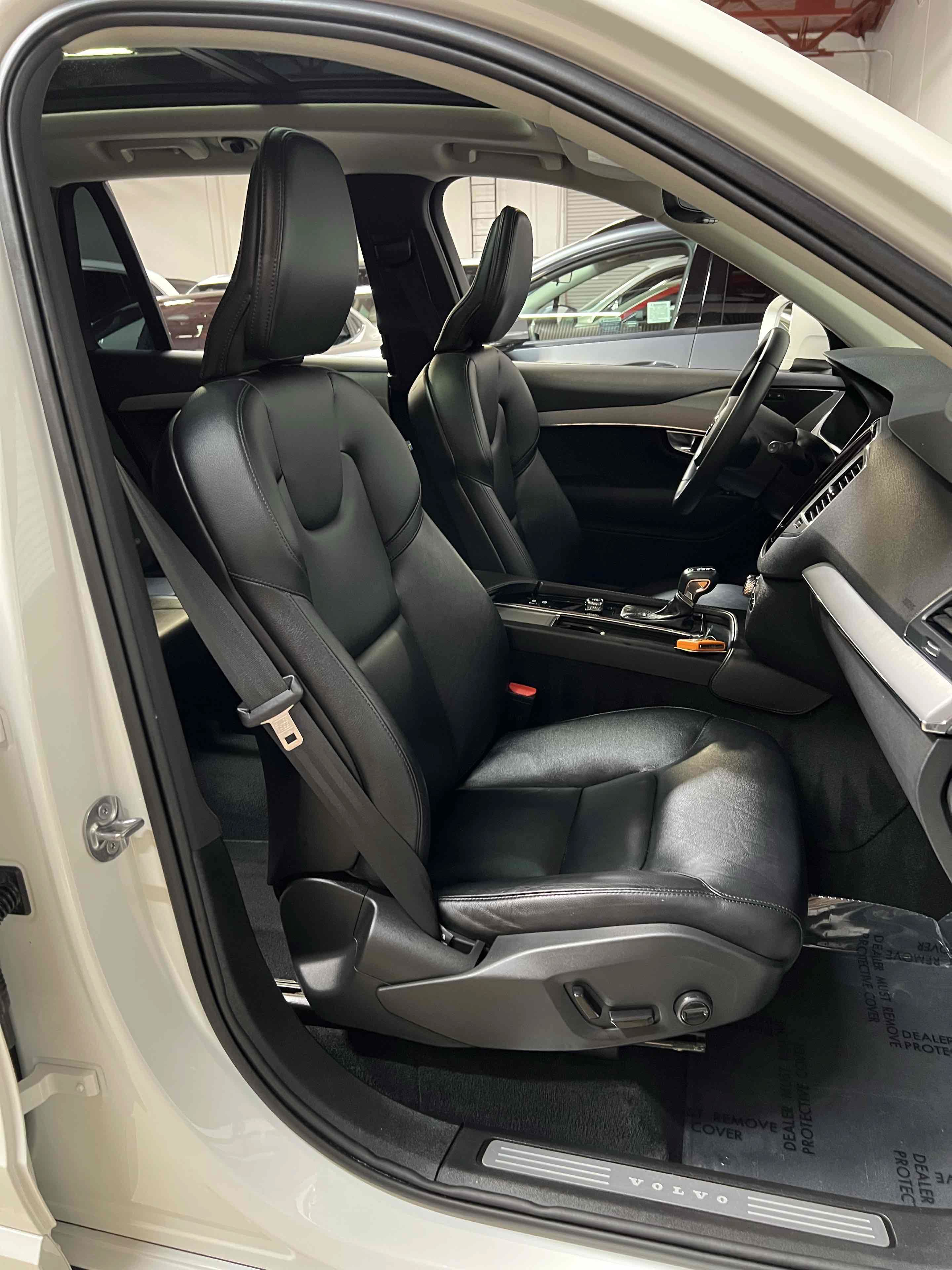 Used 2022 Volvo XC90 T5 Momentum AWD/4WD image 39