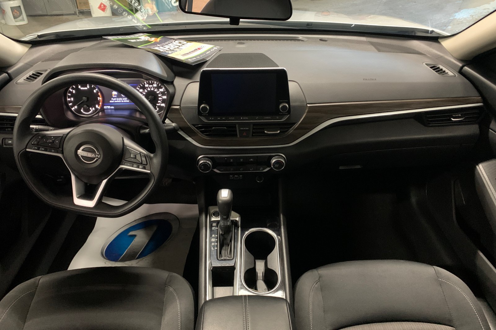 Used 2024 Nissan Altima 2.5 SV FWD image 14