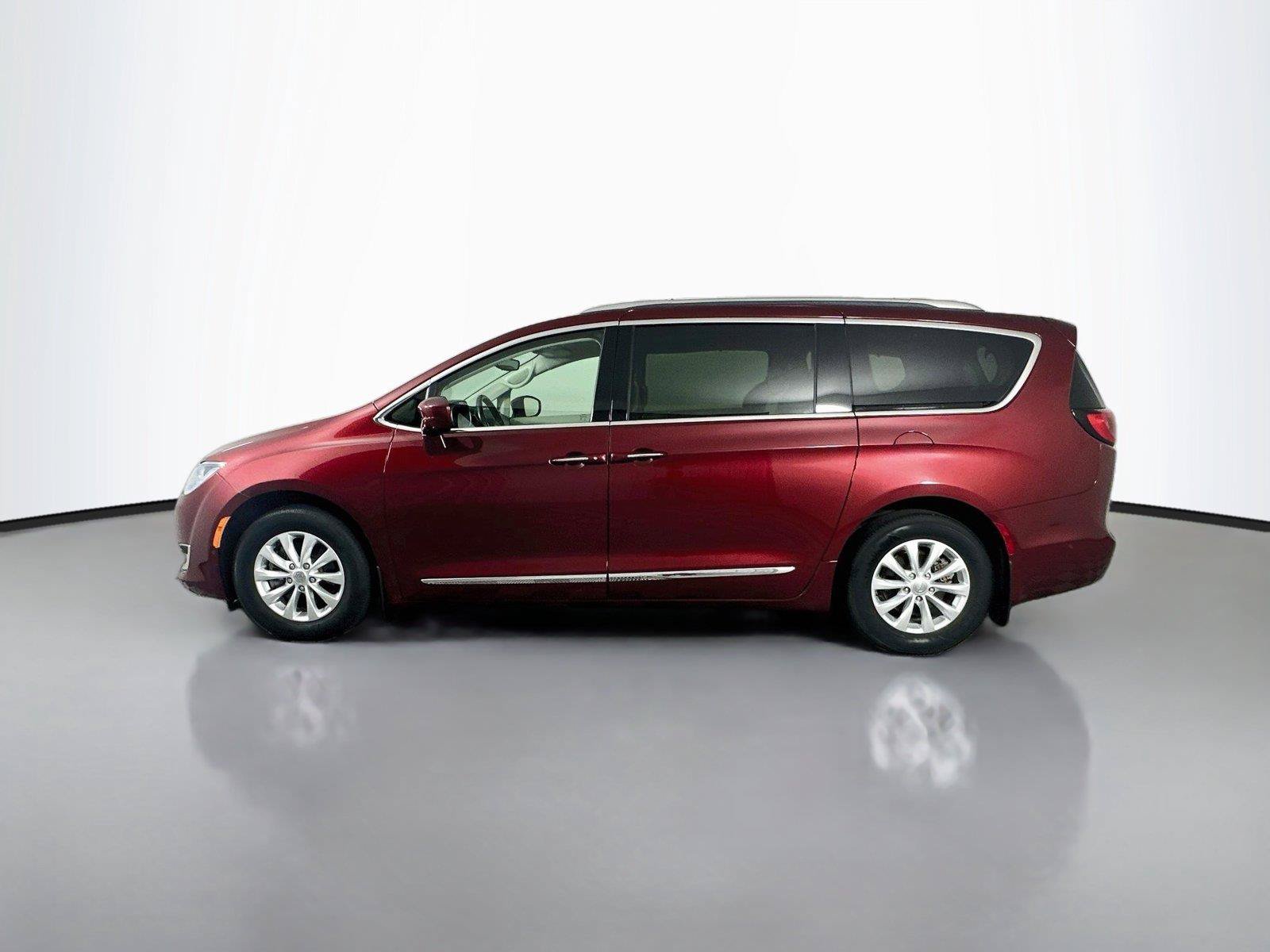 Used 2018 Chrysler Pacifica Touring-L w/ Advanced Safetytec Group FWD image 8