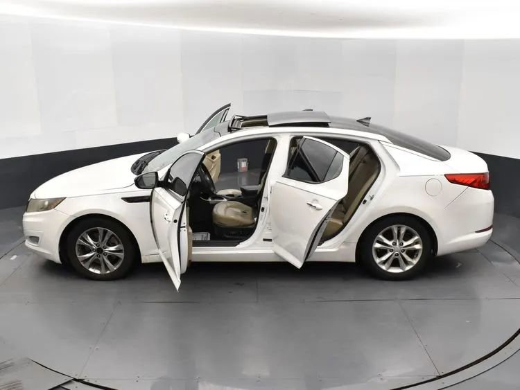 Used 2011 Kia Optima EX w/ Premium Pkg image 7