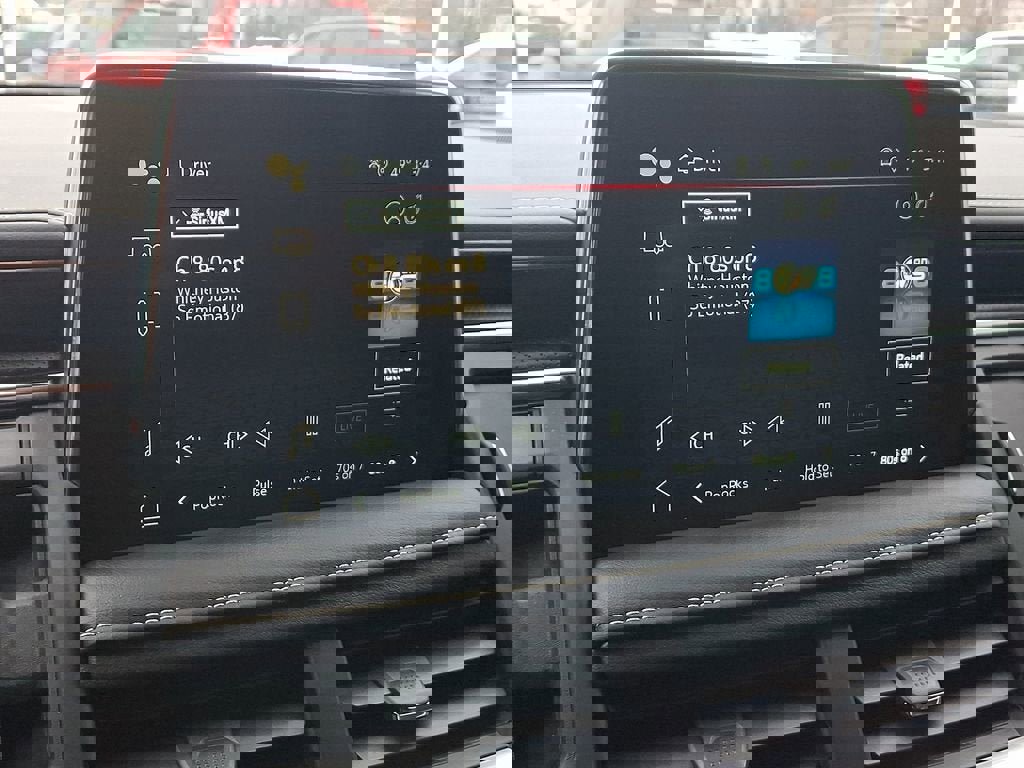 Certified 2024 GMC Yukon SLT w/ SLT Luxury Package image 17