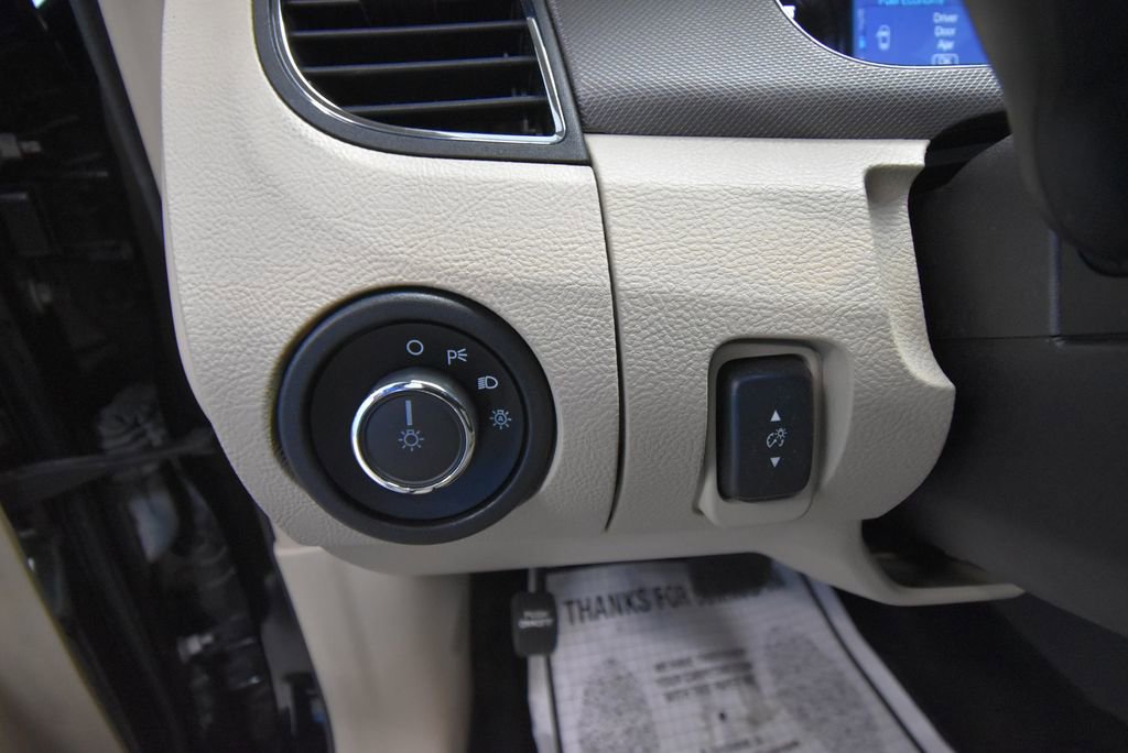 Used 2016 Ford Taurus SE FWD image 10