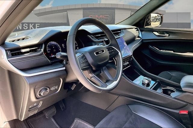 Used 2024 Jeep Grand Cherokee Altitude AWD/4WD image 13