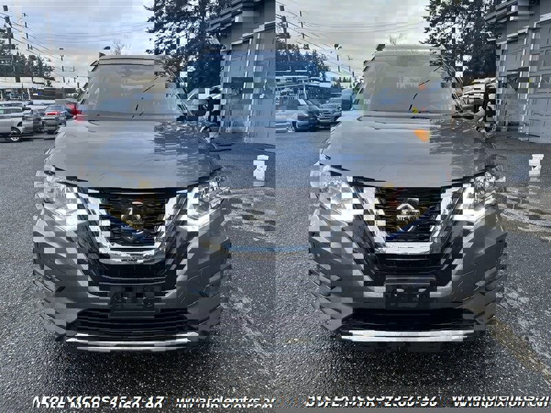 Used 2020 Nissan Rogue SV image 2