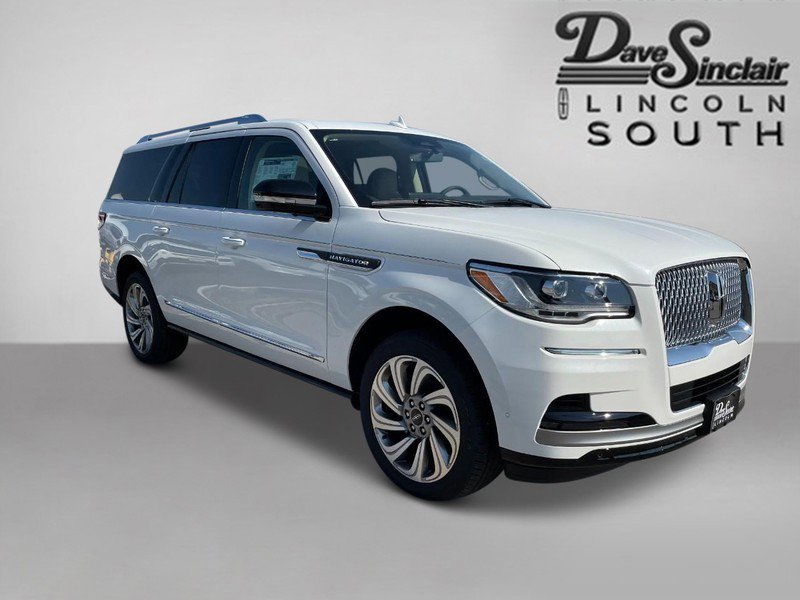 Certified 2023 Lincoln Navigator L Reserve image 3
