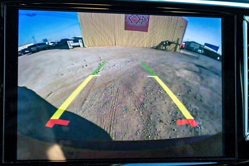 Used 2023 Chrysler Pacifica Touring-L image 14