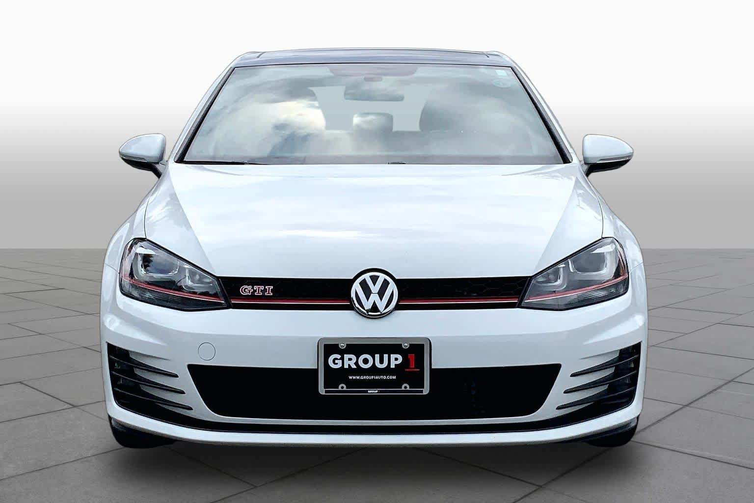 Used 2017 Volkswagen GTI SE FWD image 4
