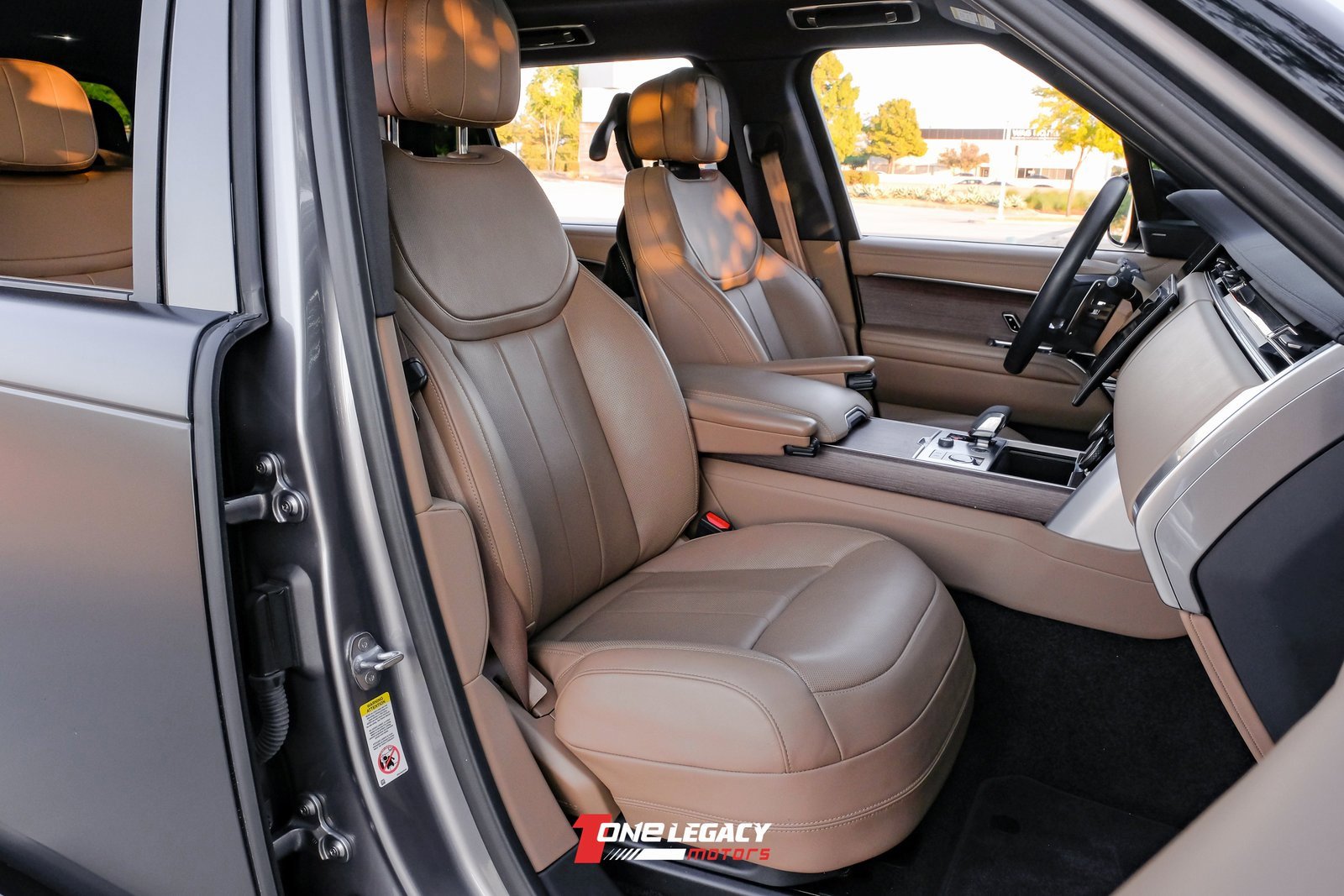 Used 2023 Land Rover Range Rover Long Wheelbase SE image 36