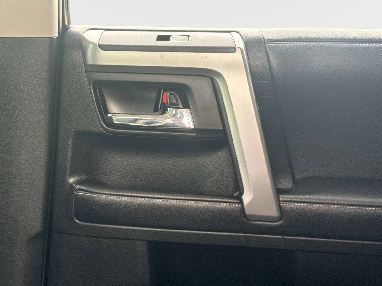 Used 2018 Toyota 4Runner Limited image 13