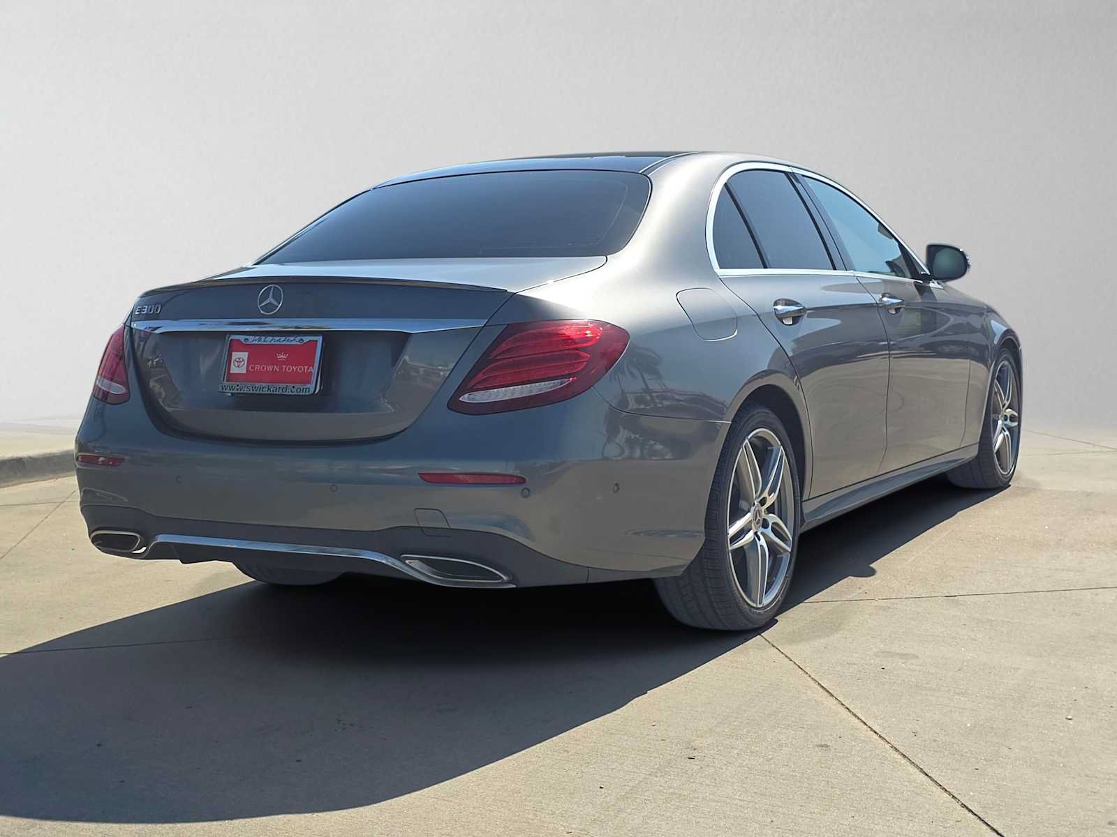 Used 2018 Mercedes-Benz E 300 image 4