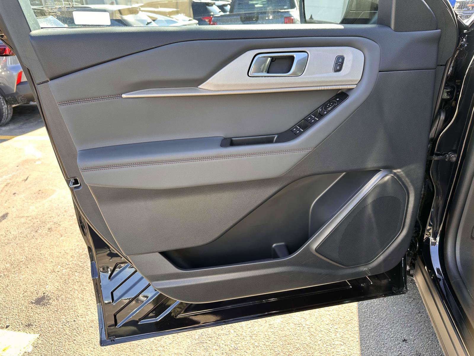 Used 2025 Ford Explorer Active image 9