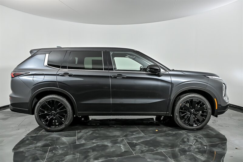New 2026 Mitsubishi Outlander LE FWD image 35