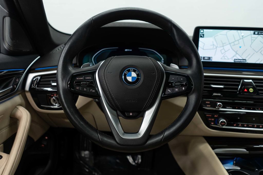 Used 2023 BMW 530e xDrive w/ Premium Package image 15