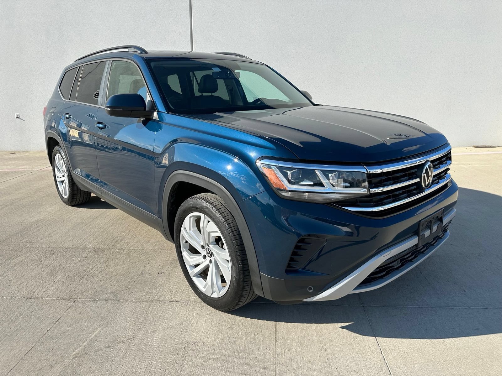 Used 2023 Volkswagen Atlas SE w/ Panoramic Sunroof Package FWD image 1