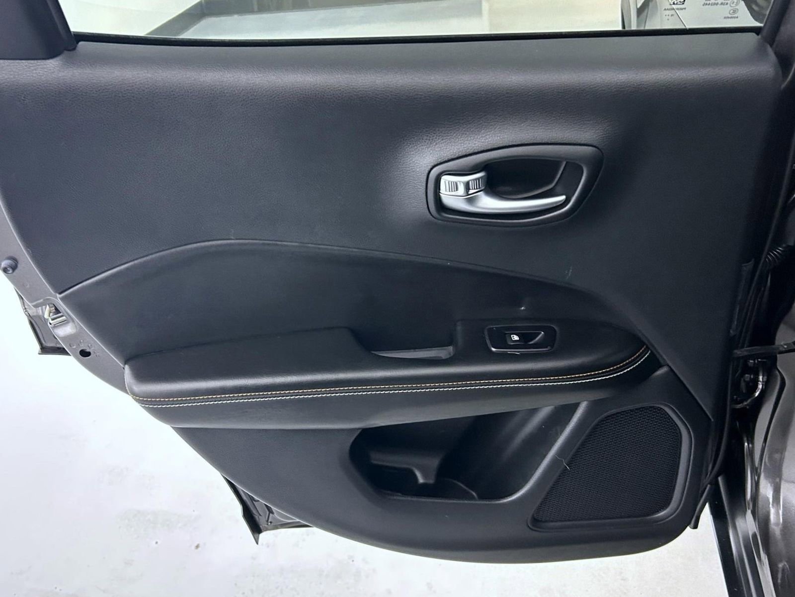 Used 2020 Jeep Compass Latitude w/ Cold Weather Group AWD/4WD image 20