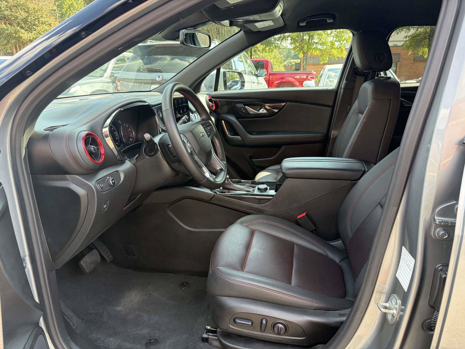 Used 2025 Chevrolet Blazer RS FWD image 4