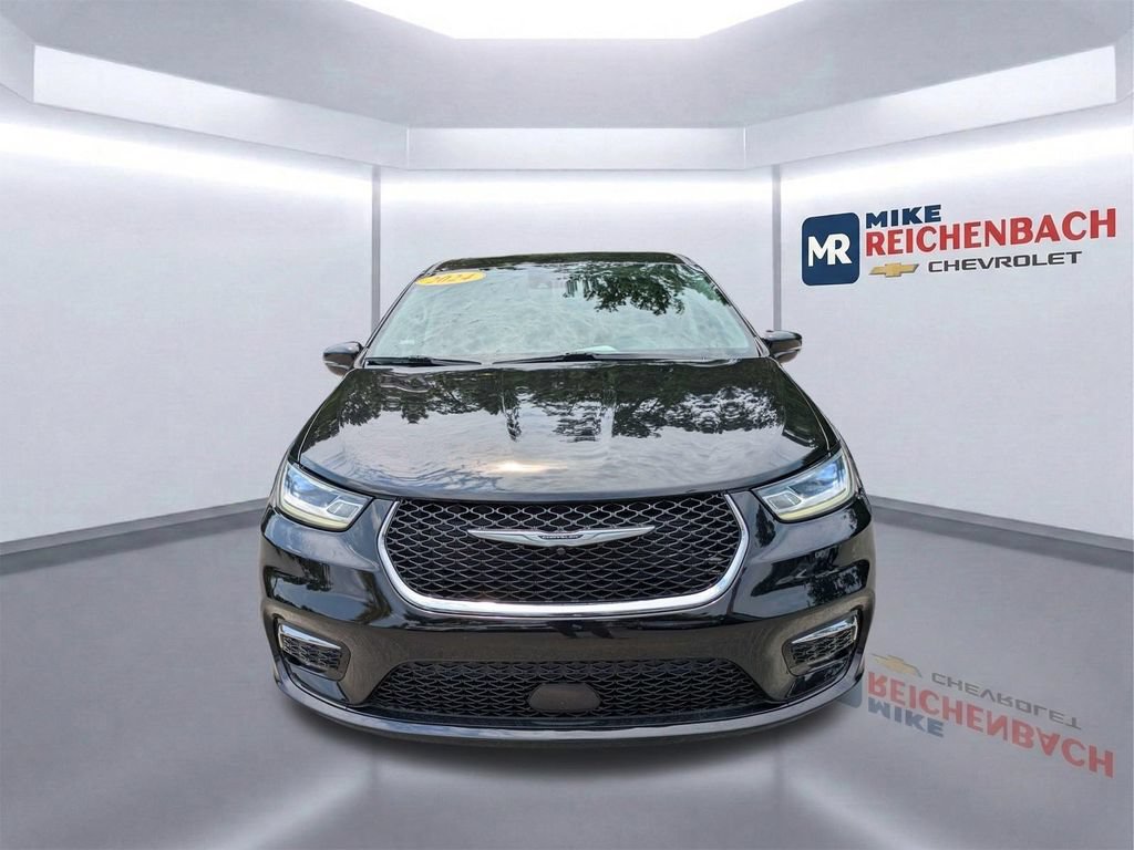Used 2024 Chrysler Pacifica Touring-L FWD image 9
