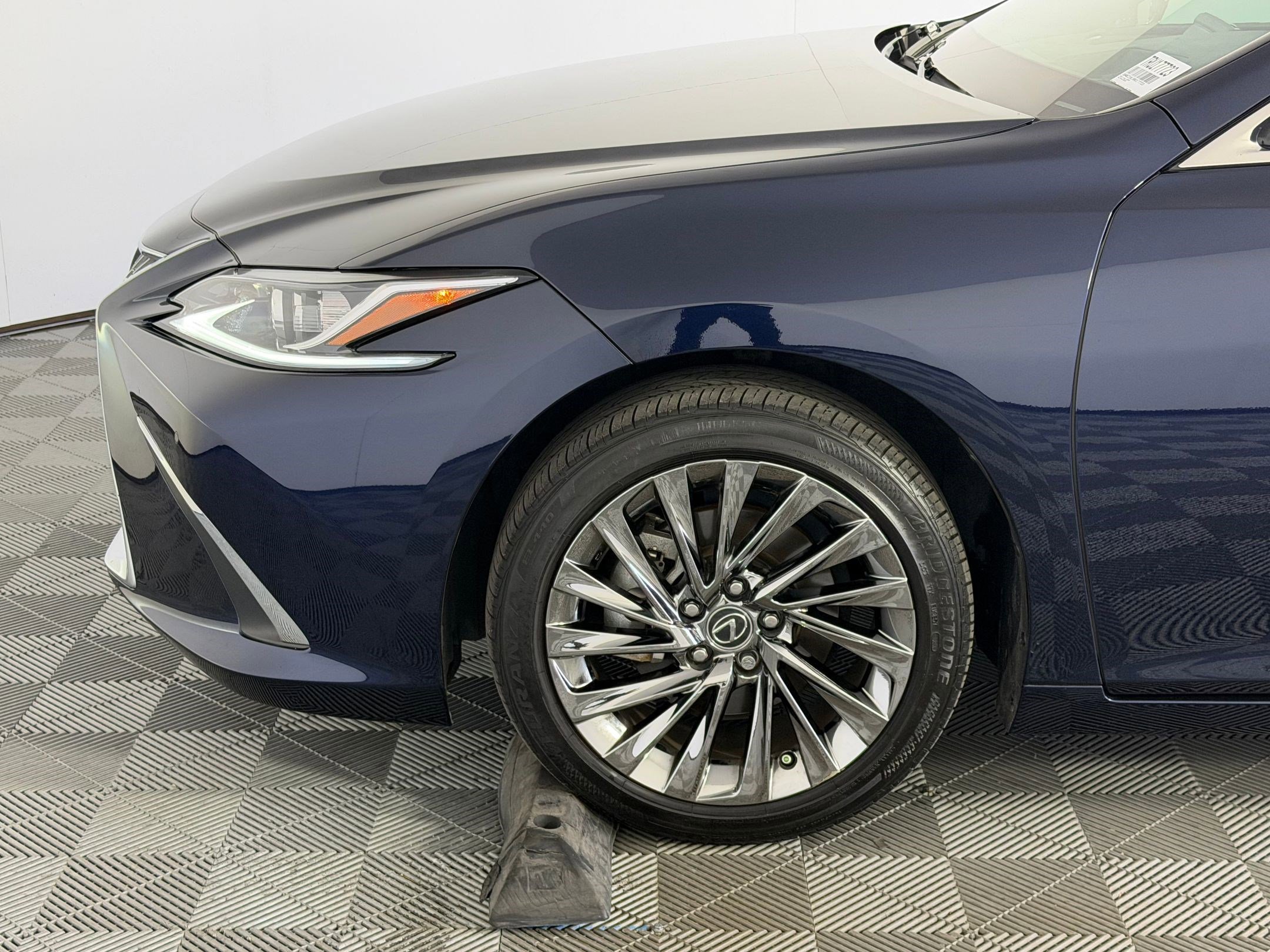 Used 2024 Lexus ES 350 w/ Technology Package image 11