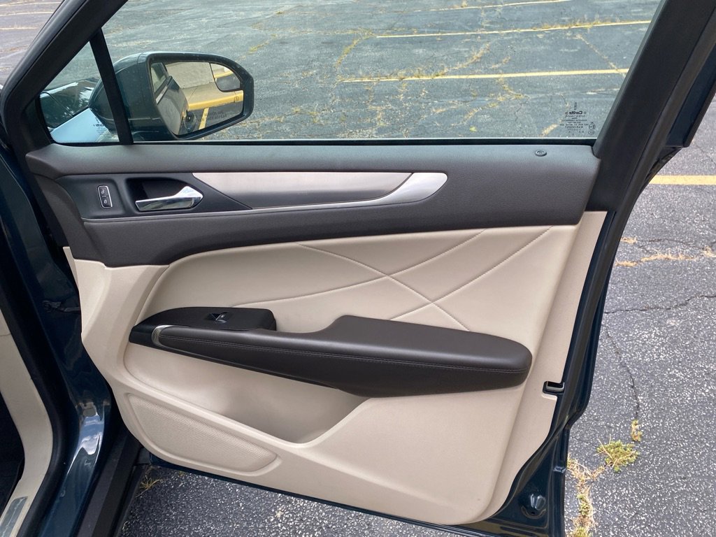 Used 2019 Lincoln MKC Premiere image 23