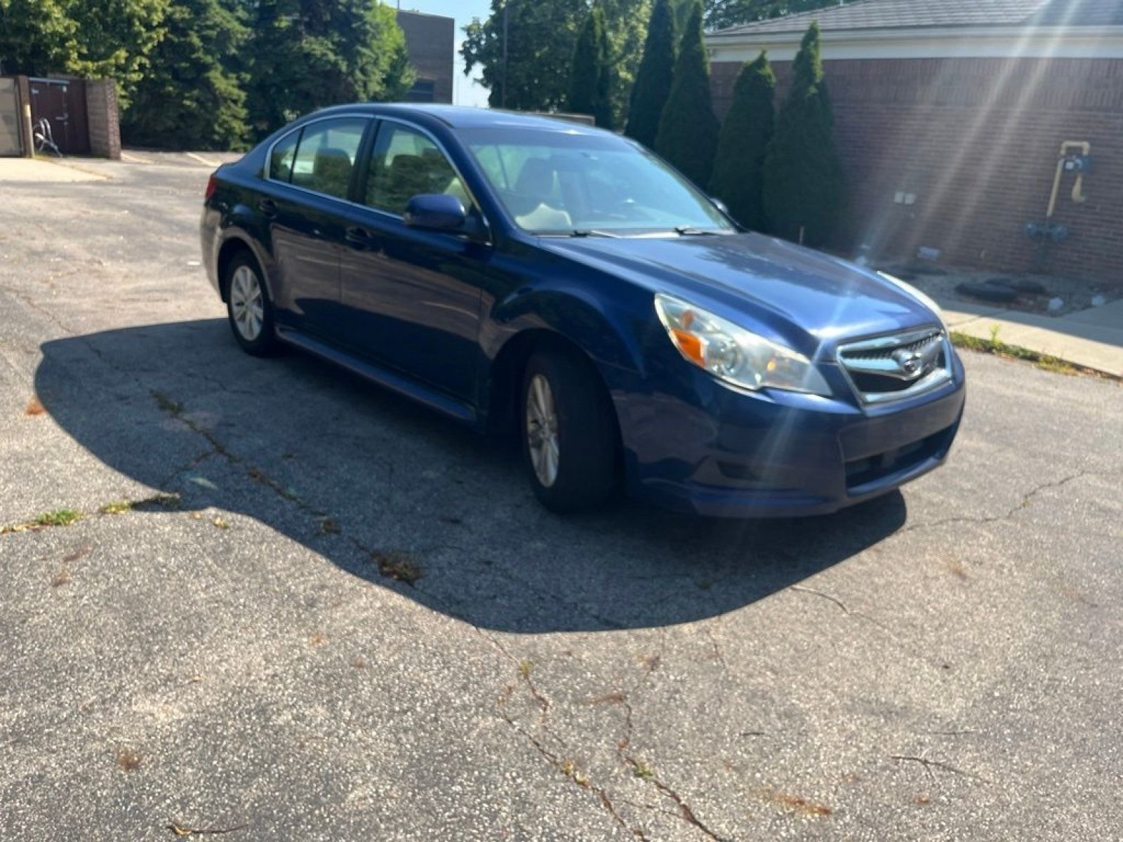 Used 2010 Subaru Legacy 2.5i Premium AWD/4WD image 4