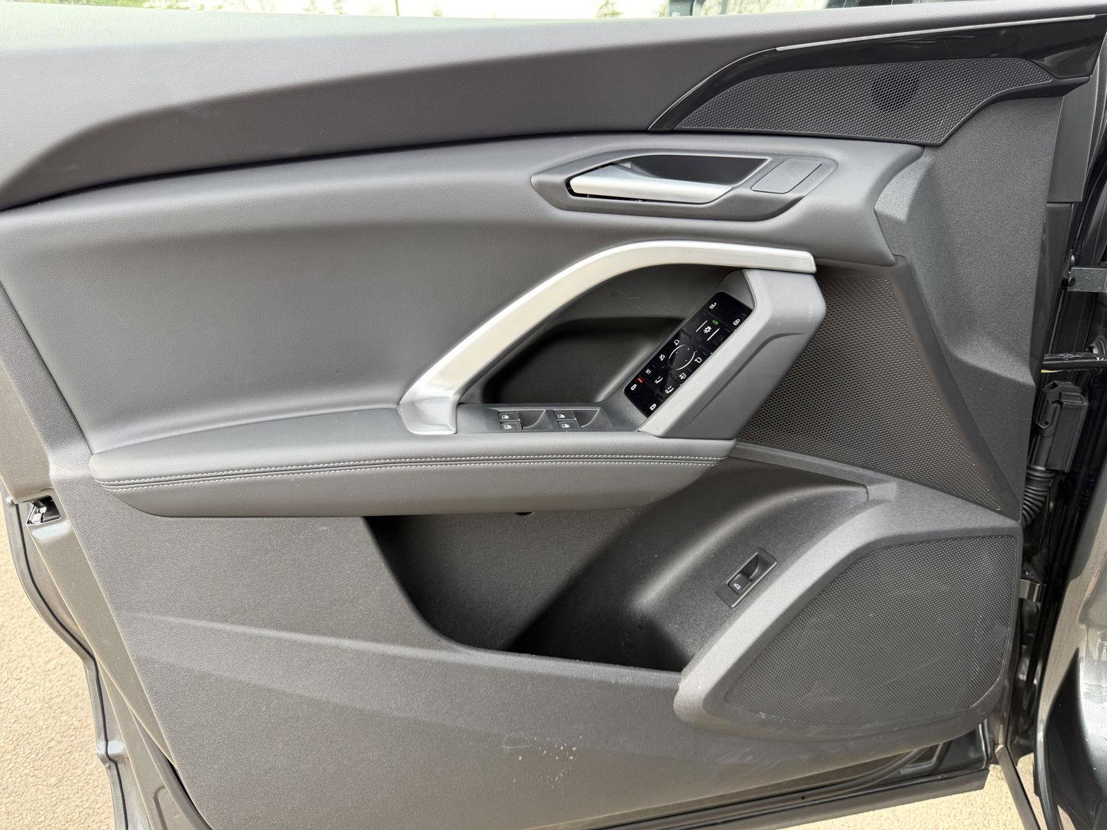 Used 2025 Audi Q5 Premium w/ Convenience Package image 12