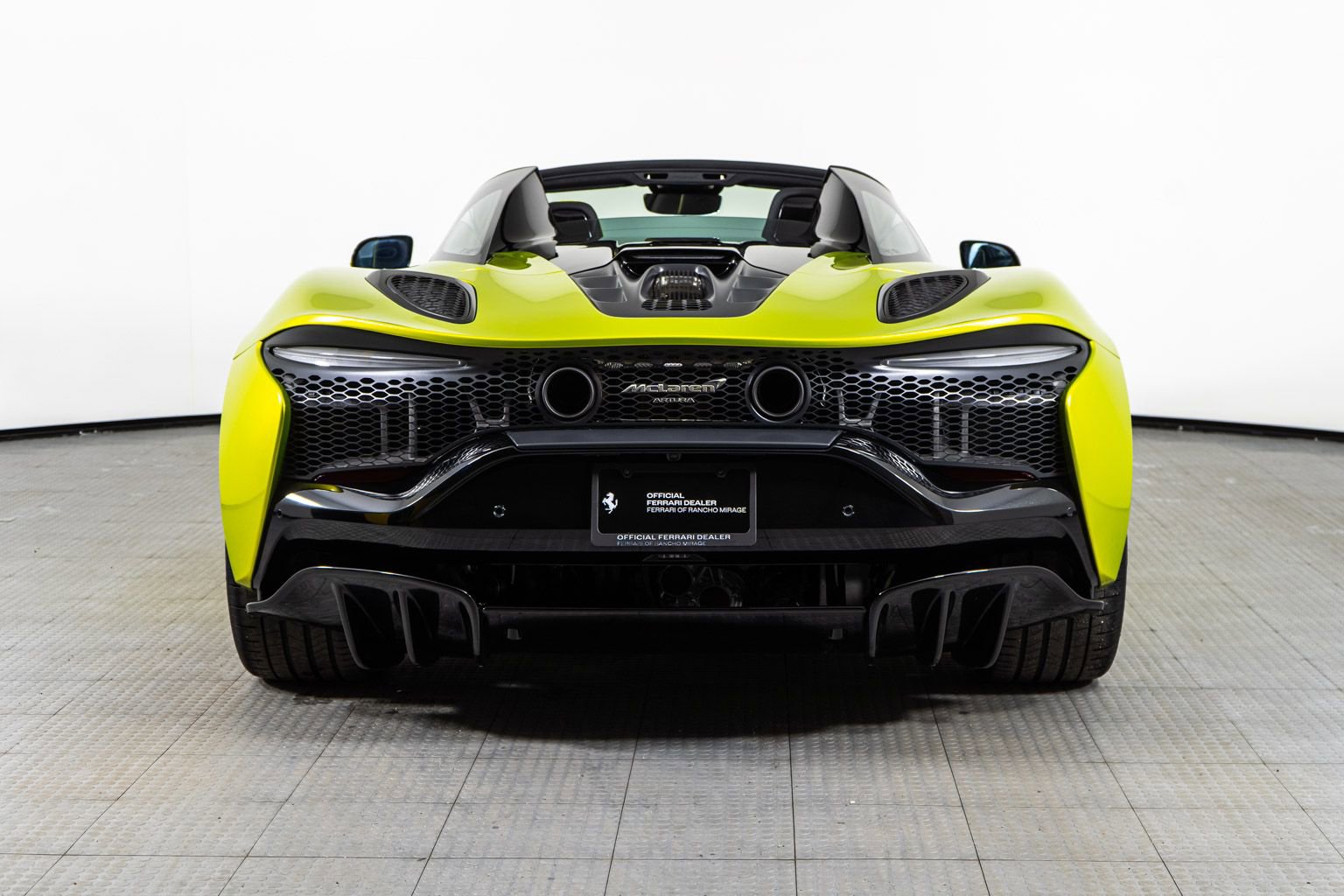 Used 2025 McLaren Artura Spider image 18