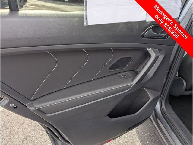 Used 2023 Volkswagen Tiguan SE R-Line image 10