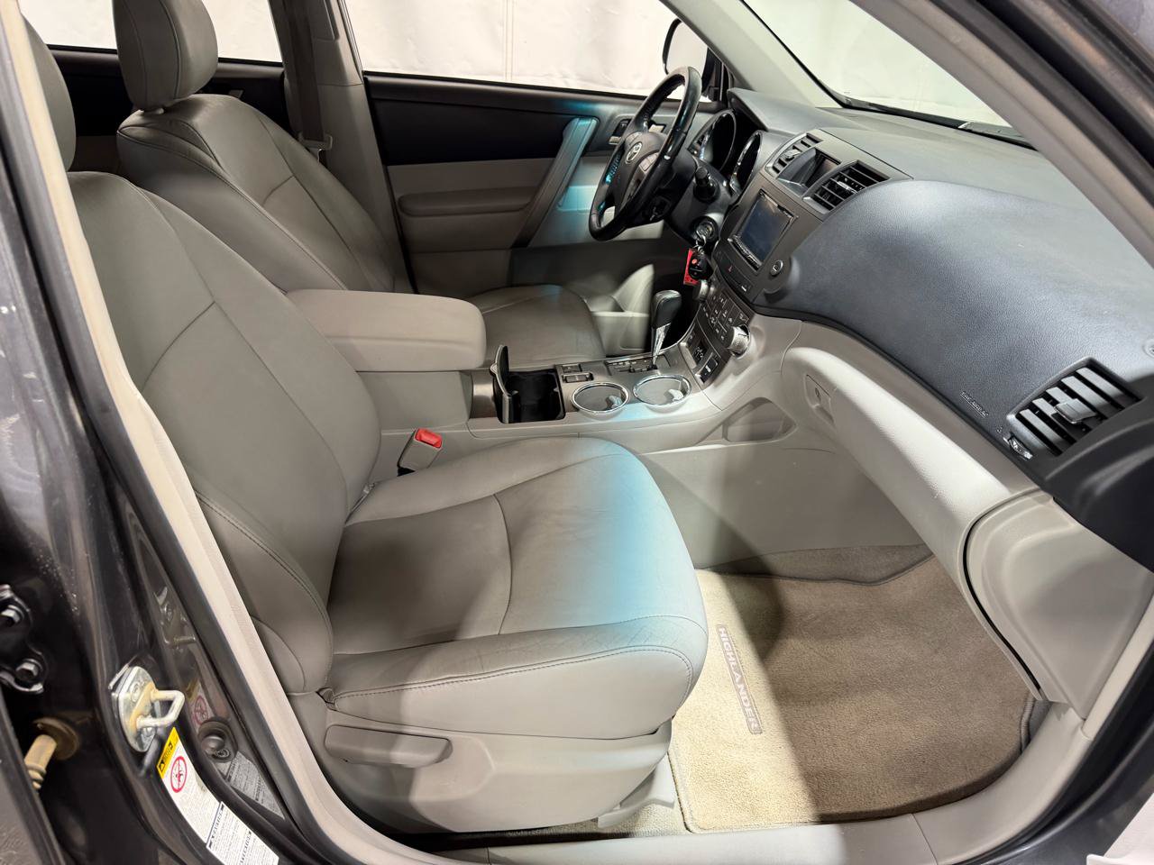 Used 2010 Toyota Highlander SE AWD/4WD image 12