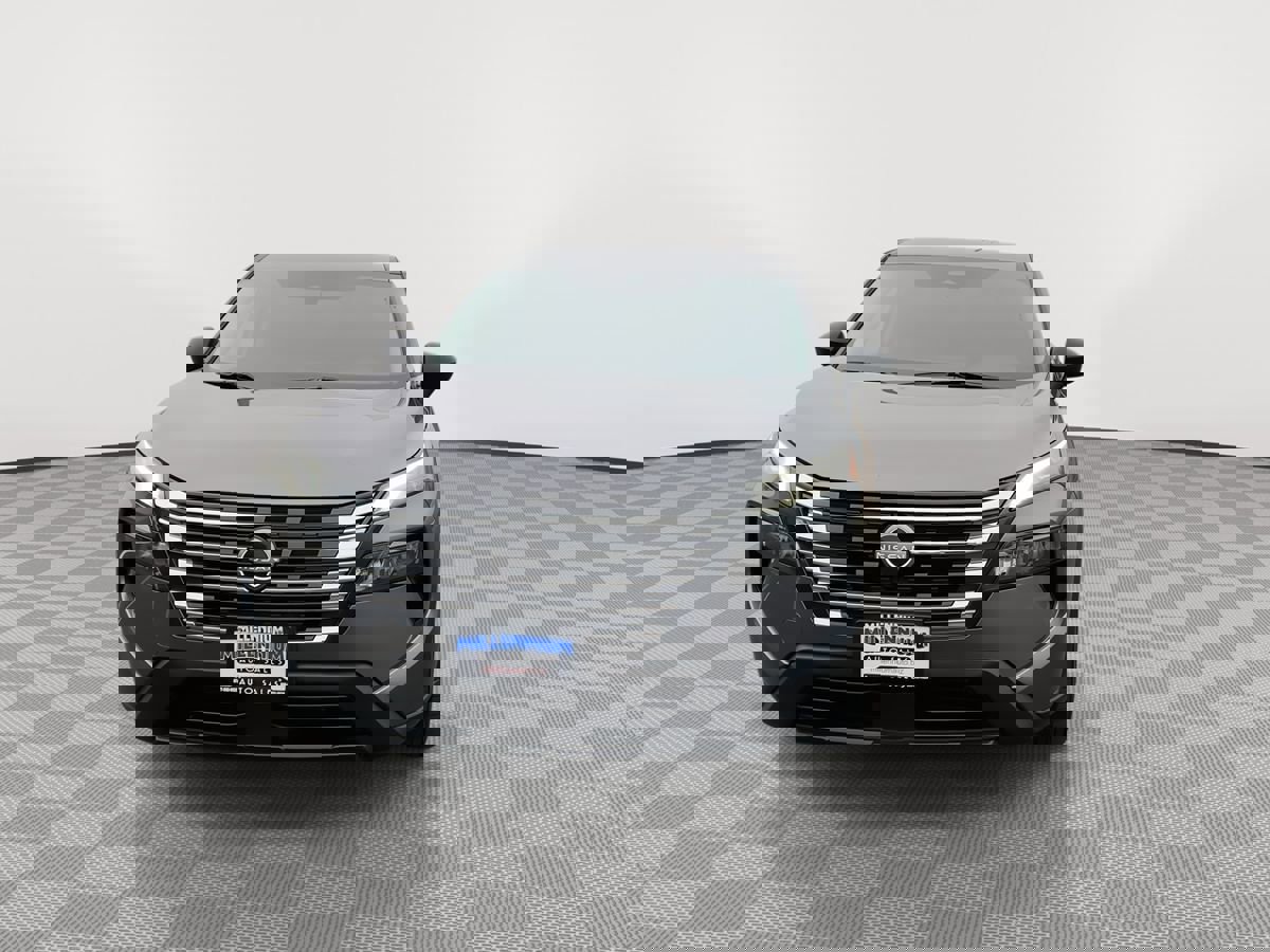 Used 2024 Nissan Rogue S image 2