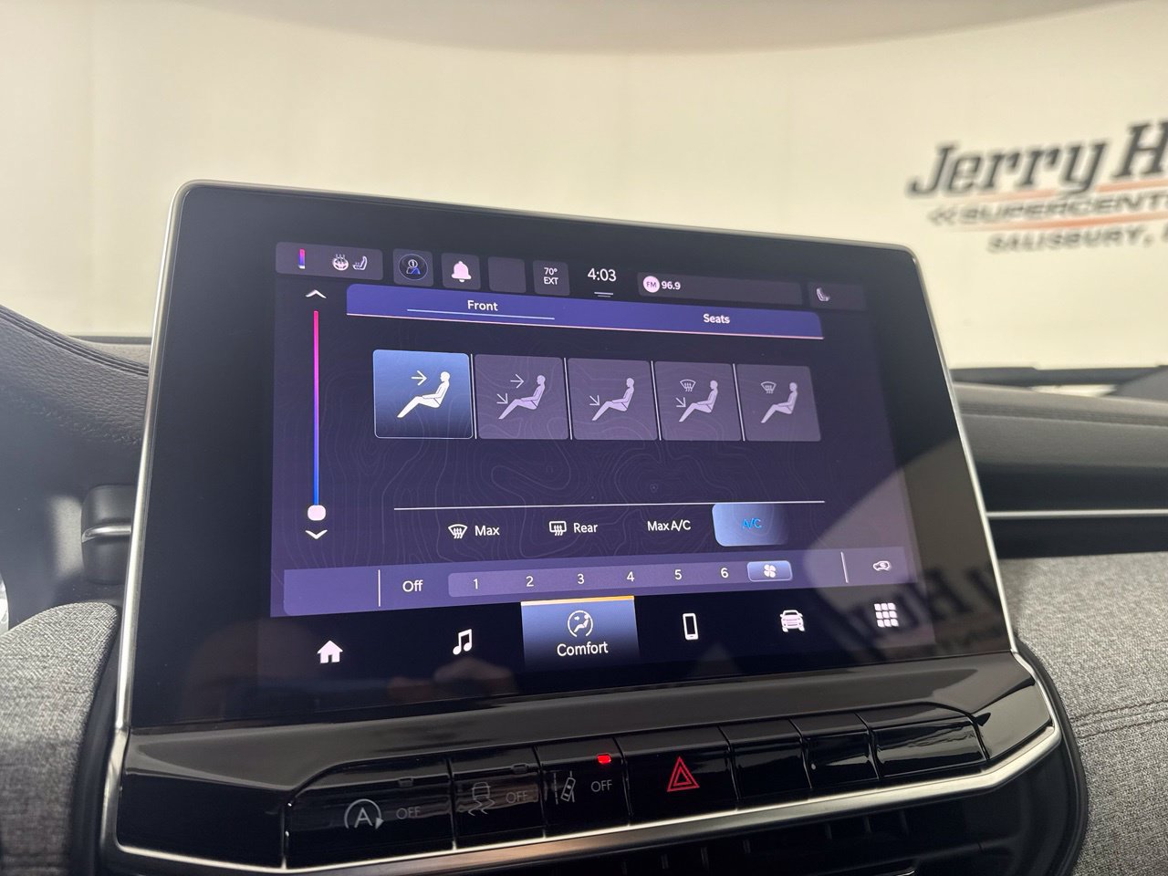 Used 2023 Jeep Compass Latitude w/ Sun and Sound Group AWD/4WD image 19