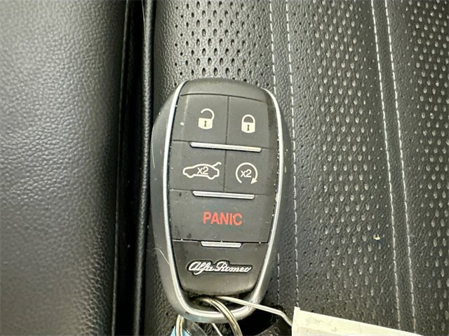 Used 2022 Alfa Romeo Stelvio Veloce image 18